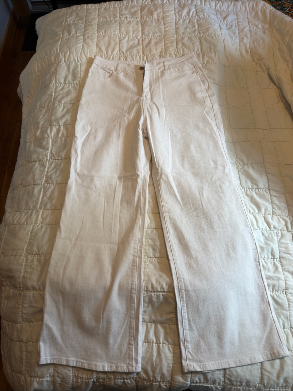 Women’s White Denim Straight-Leg Jeans